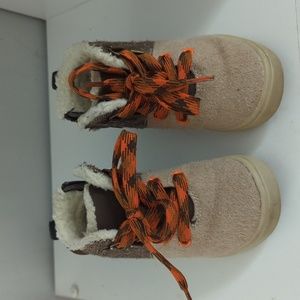 Size 7 boys/girls insulated boot. Super cute!